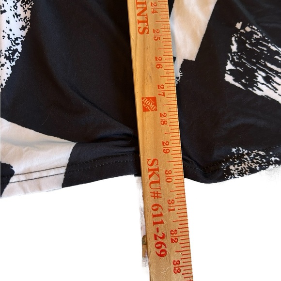 SHEIN Women’s Tank Top In Black & White Abstract Color Pattern Size 20W is NWOT. - Picture 7 of 10